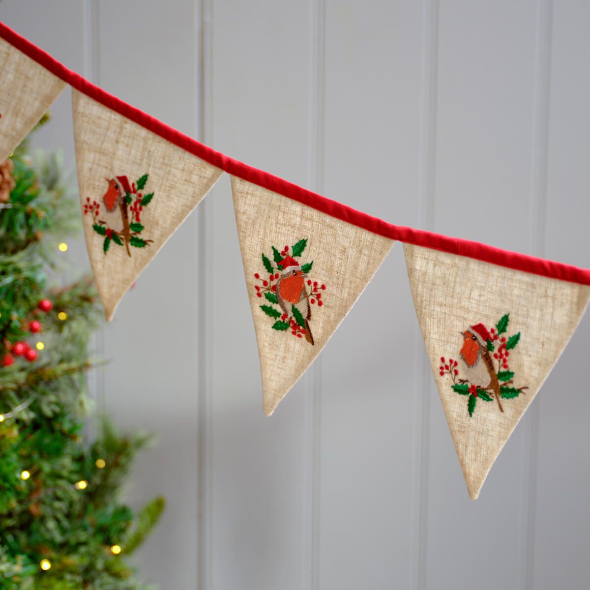 CHRISTMAS ROBIN EMBROIDERED BUNTING 7 FLAGS COTTON AND LINEN