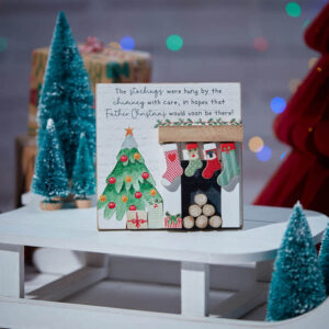 XMAS CUTIES 3D FIREPLACE BLOCK WOODEN WITH STOCKINGS